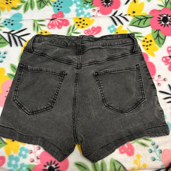 No Boundaries High Rise Shorts - Picture 2 of 4